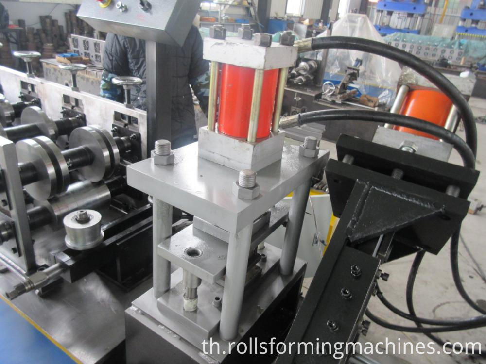 เหล็กม้วนหลังคา Truss Purlin เย็นเครื่องขึ้นรูป Steel Roof Truss Purlin Cold Roll Forming Machine